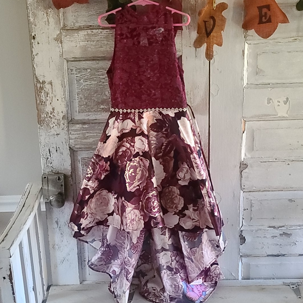 Girls size 7 dress worn once